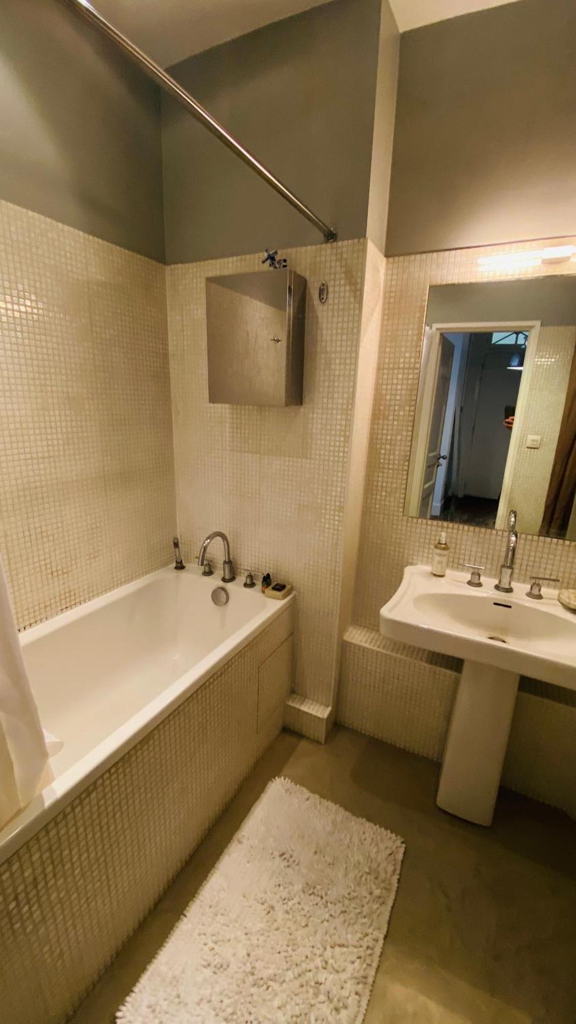 Villa Lepic, Luxury Flat In Montmartre With Private Terrasse-Appartement Entier ปารีส ภายนอก รูปภาพ